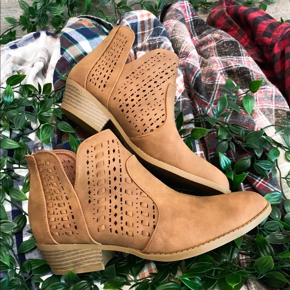 SIZE 6 LEFT! ✨Dark Camel Booties - Picture 3 of 7